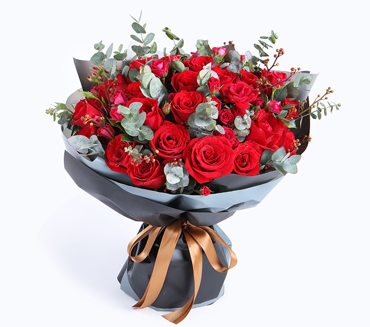邂逅浪漫--红玫瑰29枝+红色蔷薇10枝，灯台9枝，尤加利叶